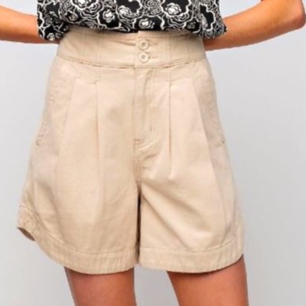NWT easel High waisted, very soft, shorts in Khaki